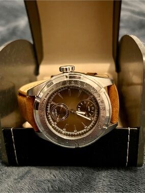 GUESS Silver Thick Bezel with Brown Dial and Tan Leather Strap | Excellent!